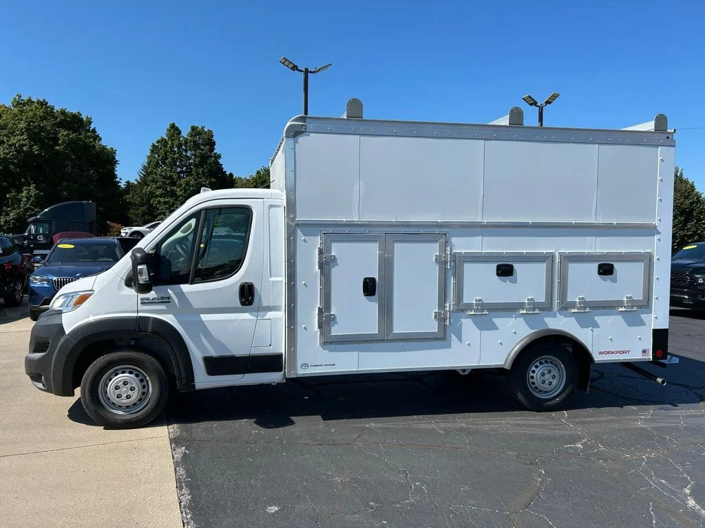 New 2025 Bright White Clear-Coat Exterior Paint RAM Low Roof image 6