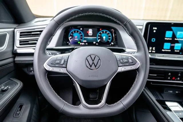 New 2026 Black Volkswagen 2.0T SE w/Technology image 13