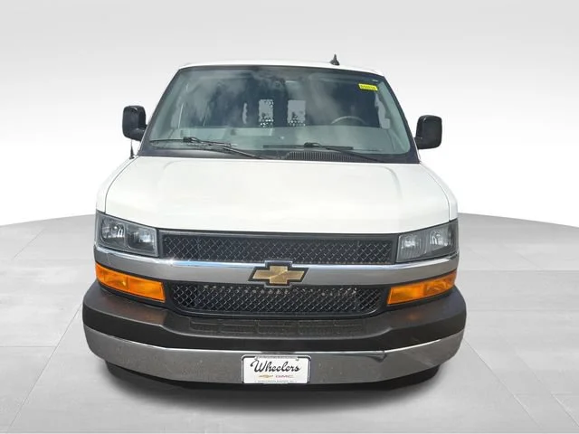 Used 2025 Summit White Chevrolet WT image 9
