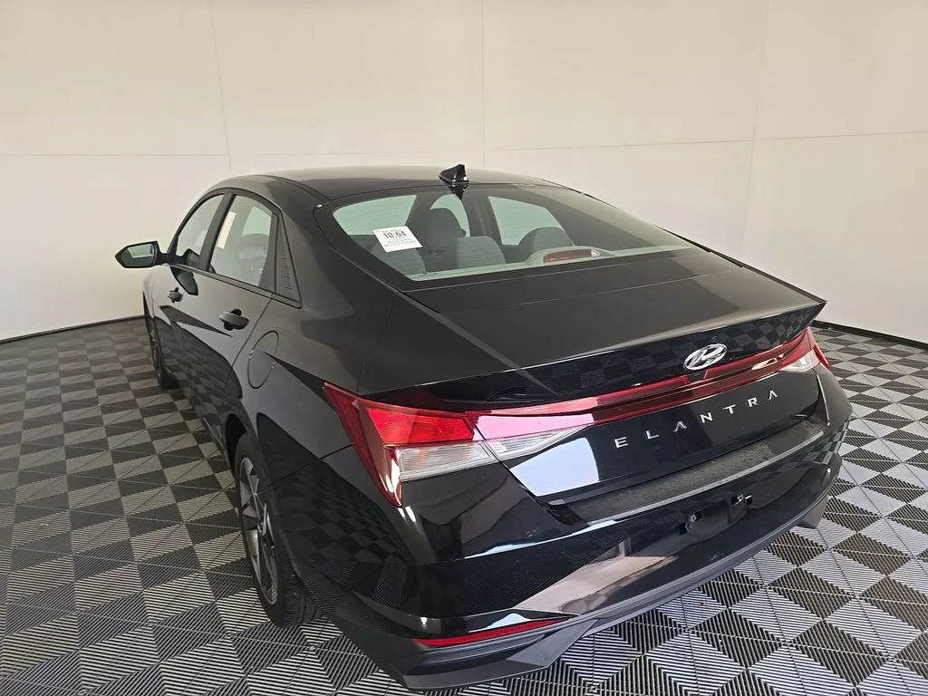 Certified Used 2023 Black Hyundai SEL image 3