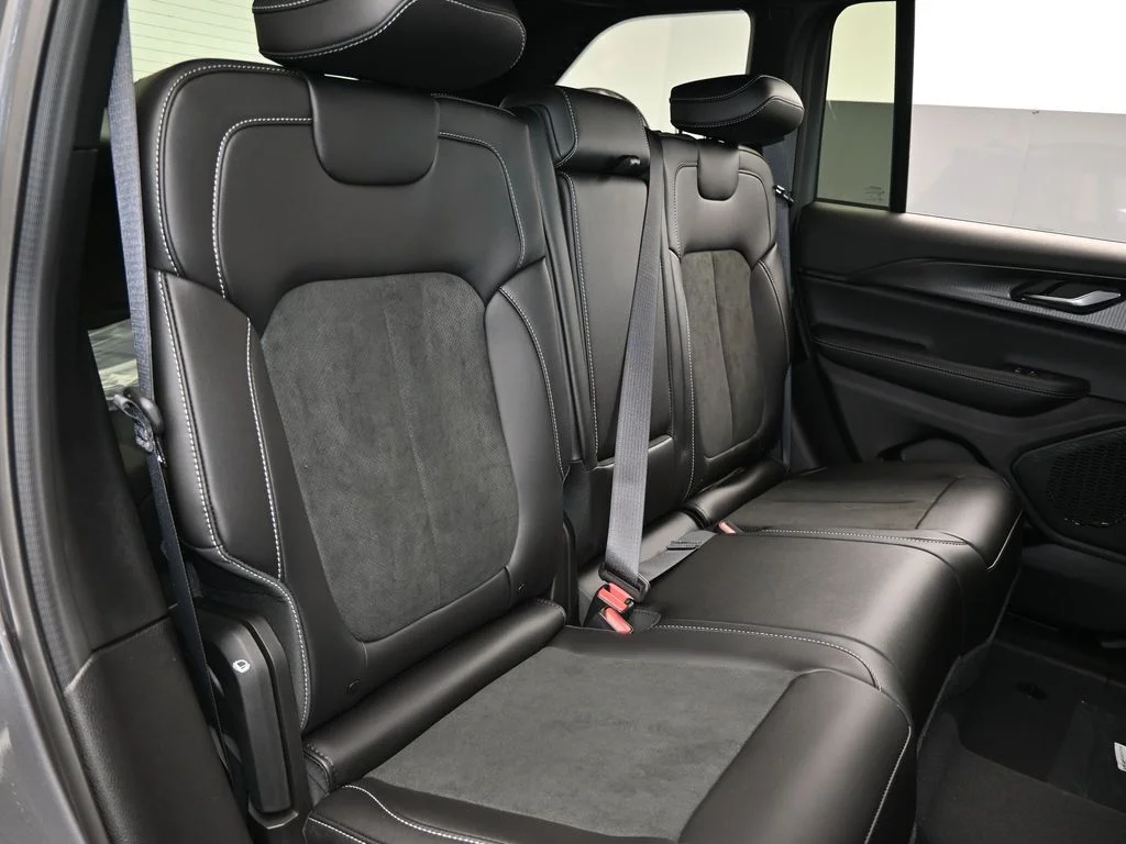 New 2025 Baltic Gray Metallic Clear-Coat Exterior Paint Jeep Altitude X image 32