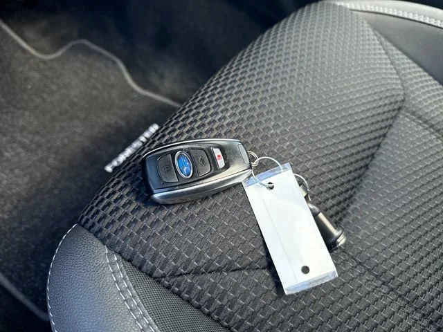 Used 2021 Ice Silver Metallic Subaru Premium image 30