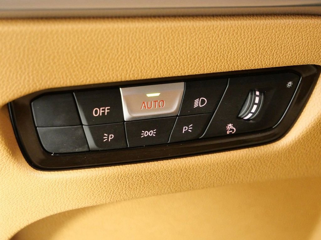 Used 2026 Skyscraper Grey Metallic BMW 330i xDrive image 39