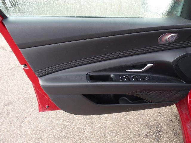 2025 Hyundai Elantra SEL - Photo 13
