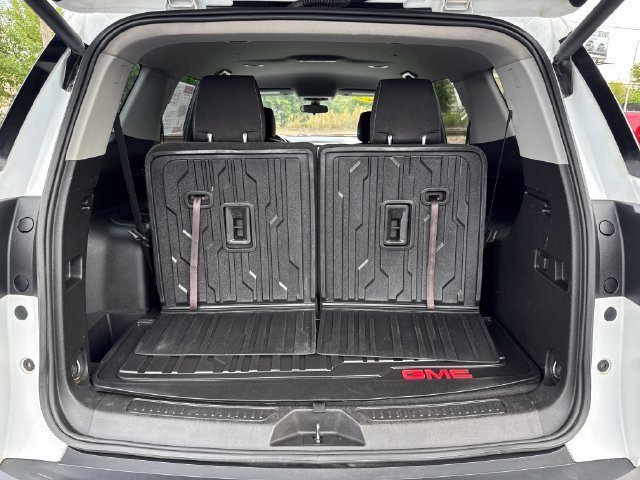 Used 2018 SUMMIT WHITE GMC SLE image 22