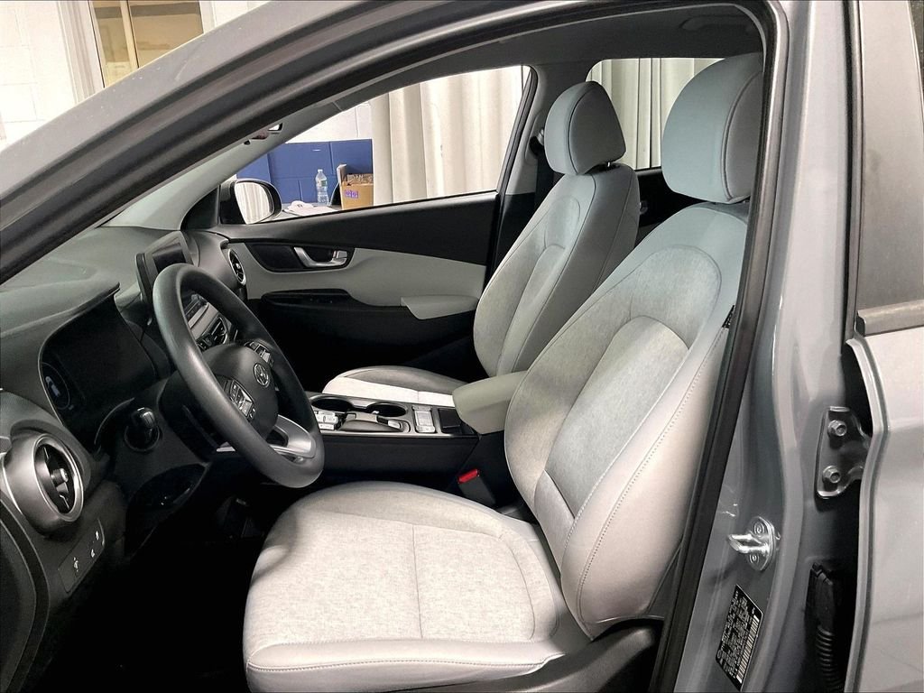 Used 2023 Gray Hyundai SE image 10