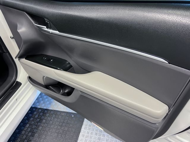 Used 2018 White Toyota LE image 11