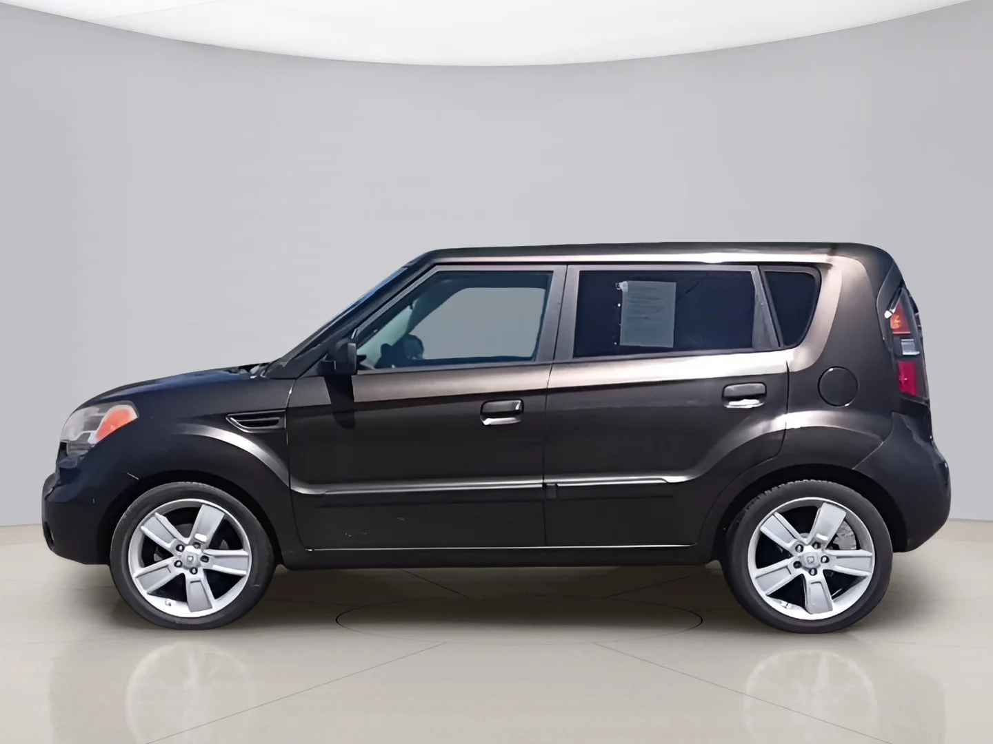 Used 2010 Gray Kia ! WAGON image 2