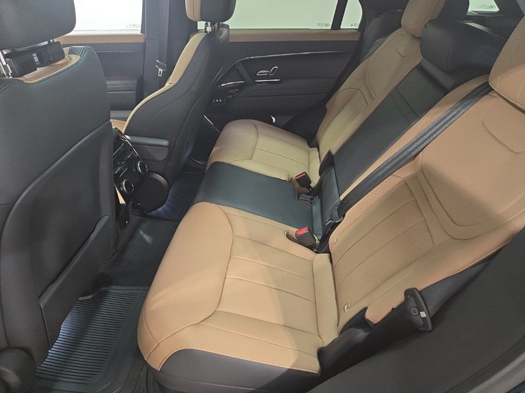 New 2026 British Racing Green Land Rover Dynamic SE image 24