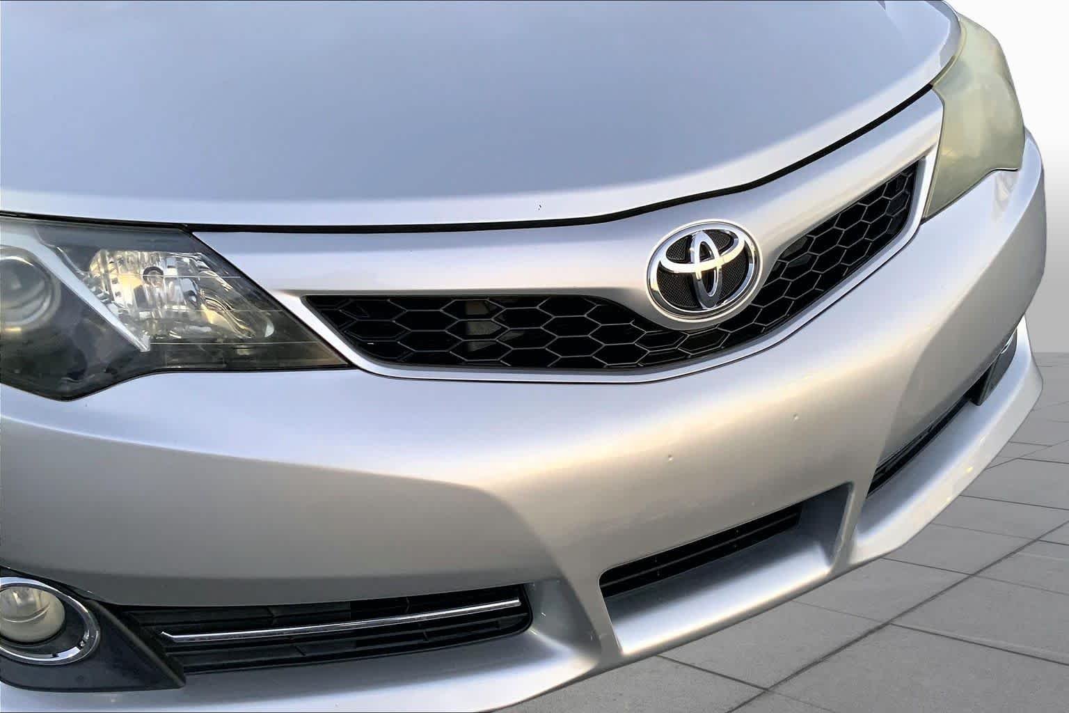 Used 2013 Classic Silver Metallic Toyota SE image 27