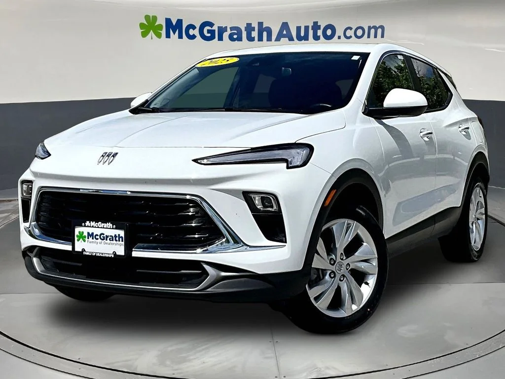 Used 2025 White Buick Preferred image 3