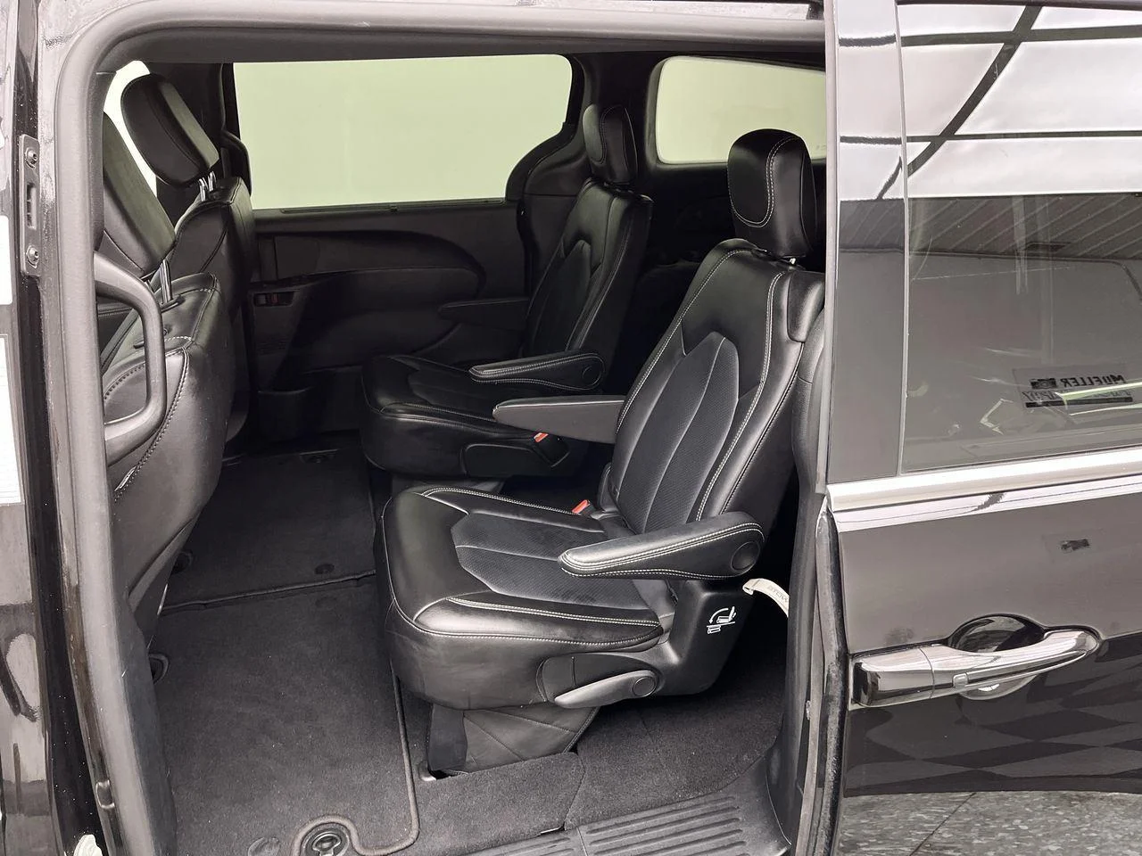 2025 Chrysler Pacifica Select - Photo 10