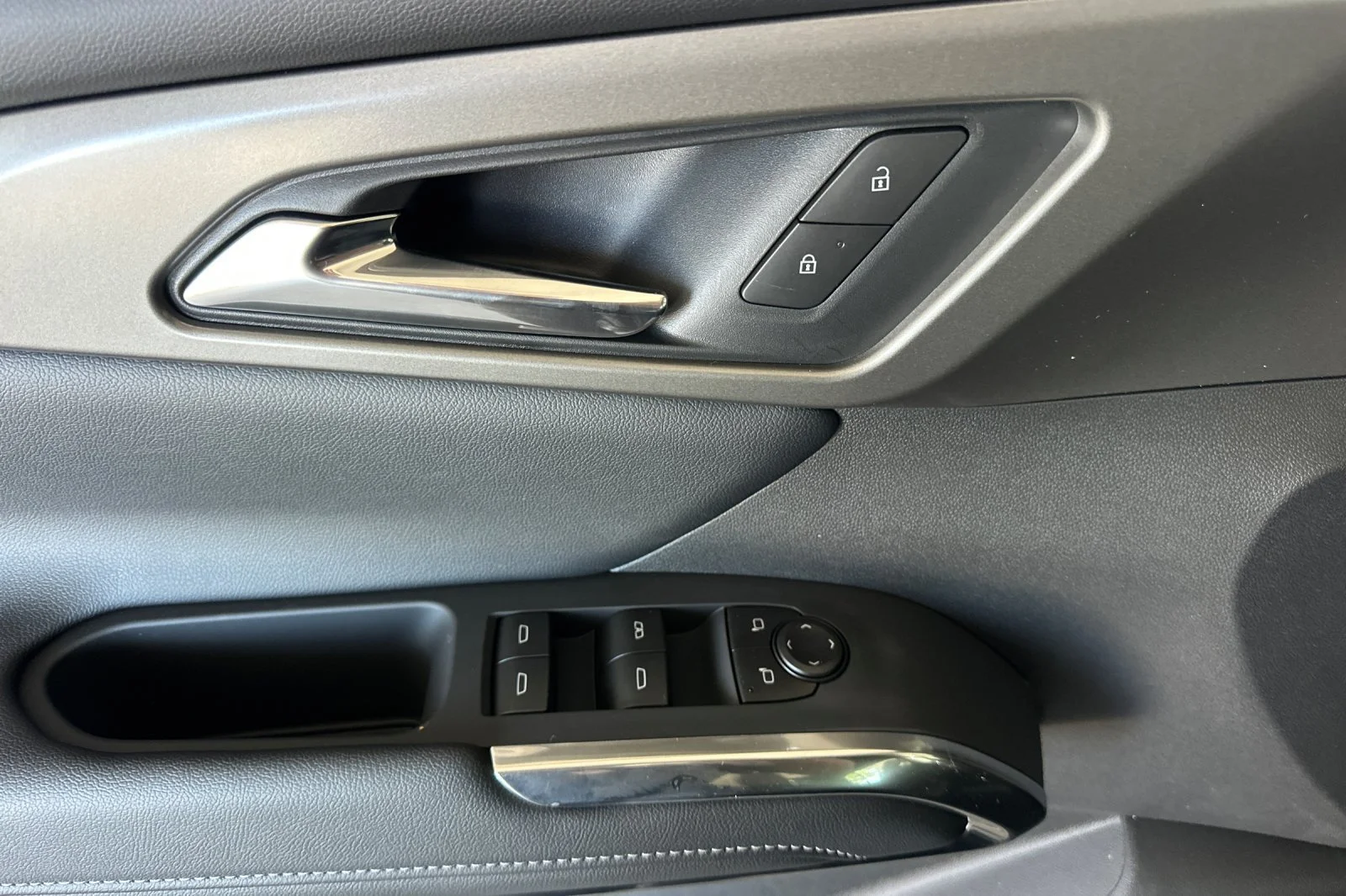 New 2027 Mosaic Black Metallic Chevrolet LT image 11