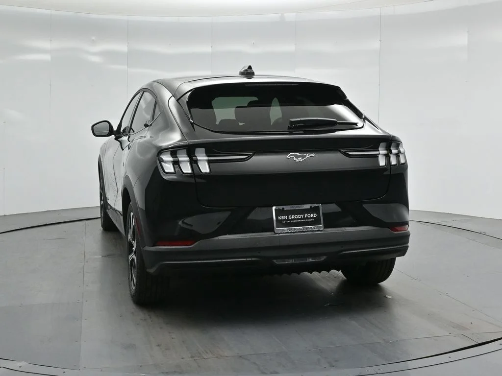 New 2026 Shadow Black Ford Select image 26
