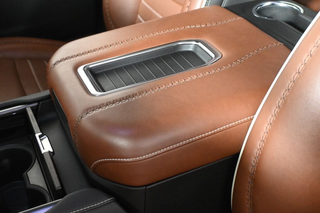 2024 GMC Yukon Denali Ultimate - Photo 26