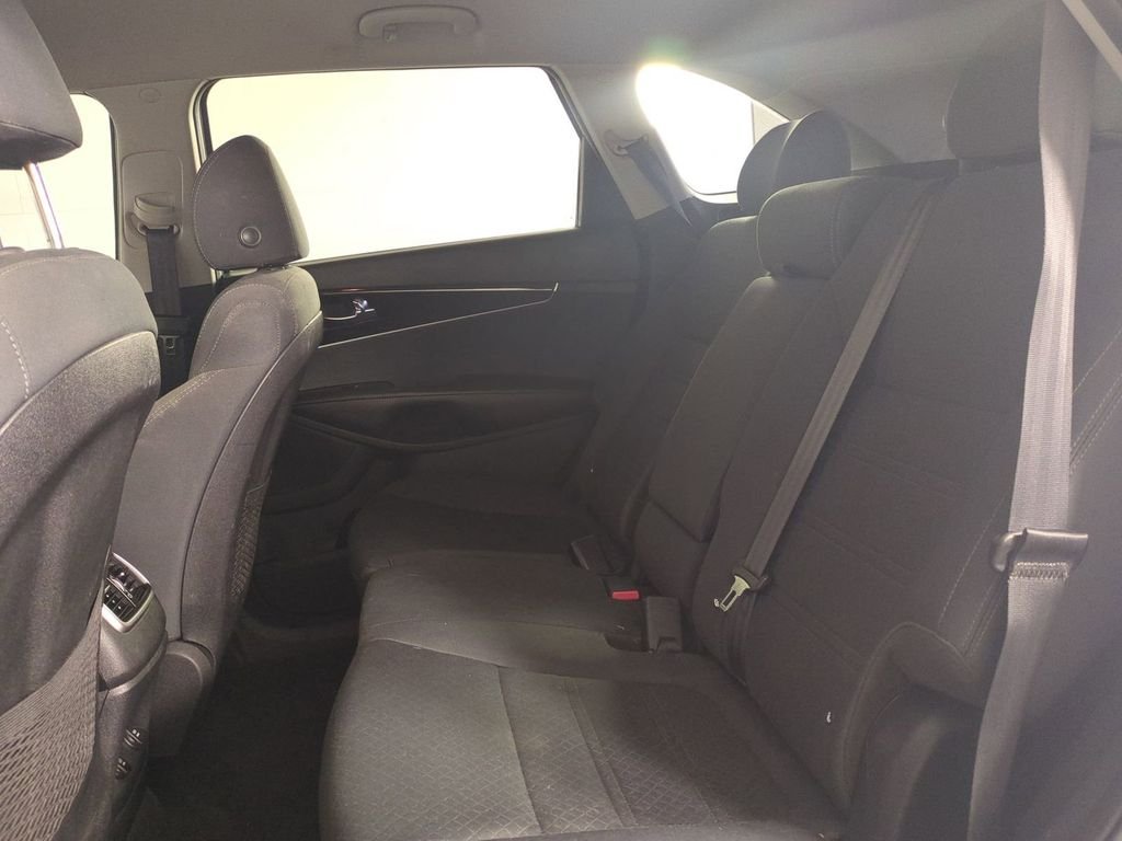 2020 Kia Sorento LX - Photo 16