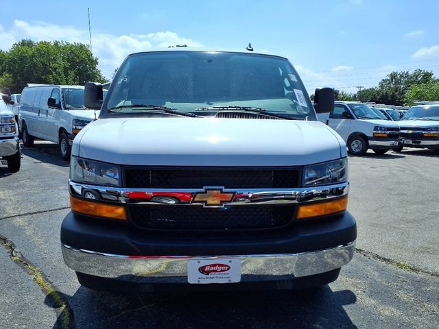 New 2025 Summit White Chevrolet WT image 17