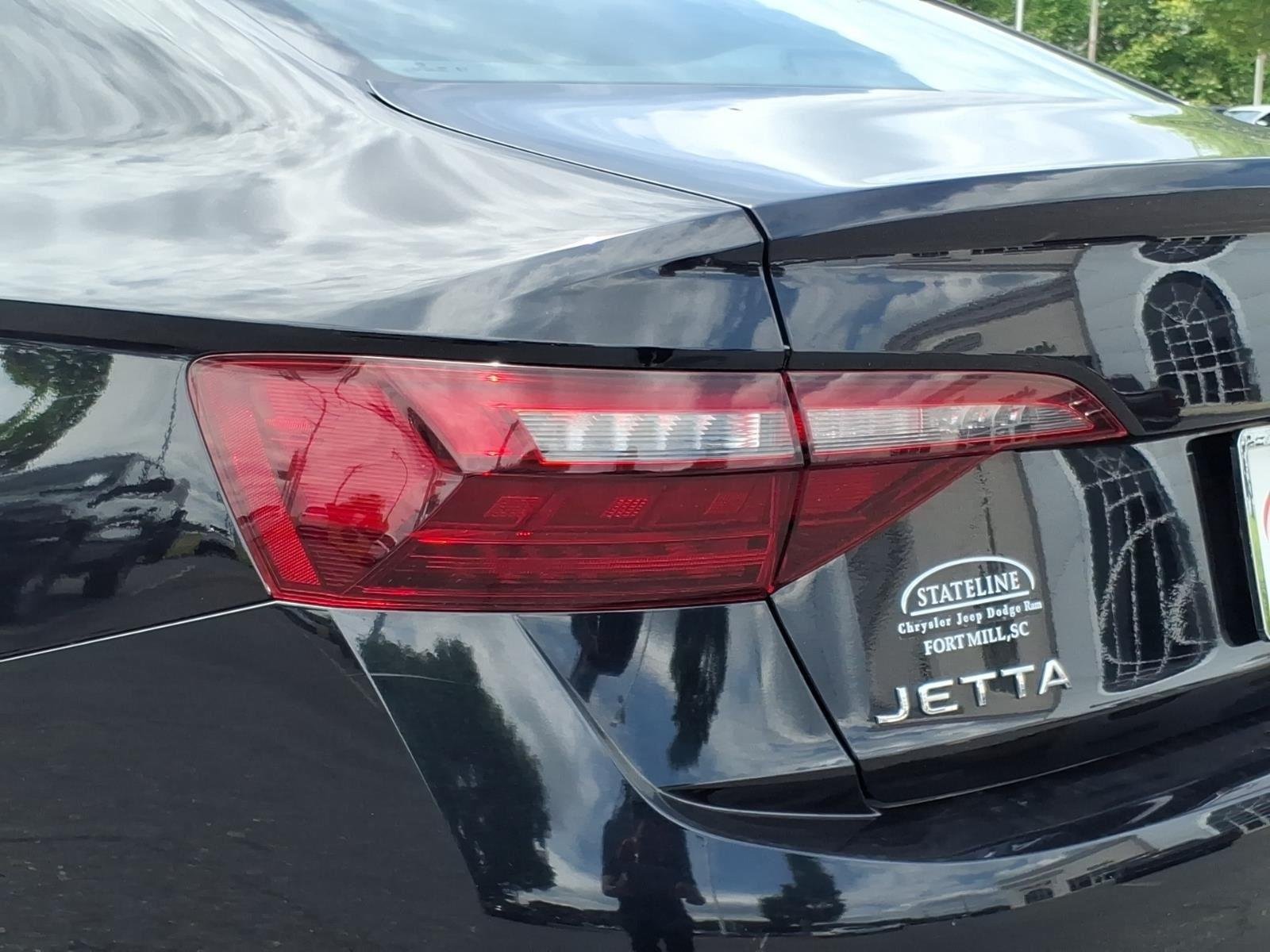 Used 2024  Volkswagen SE image 16