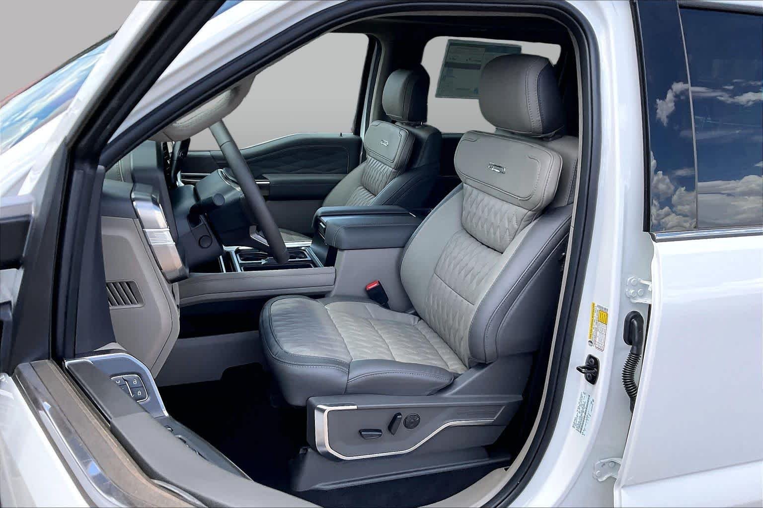 New 2026 Star White Metallic Tri-Coat Ford F-350® Platinum® image 9