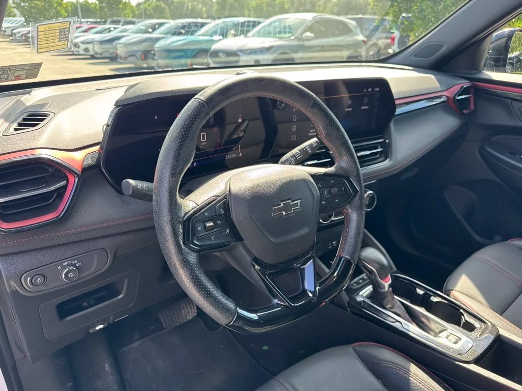 Used 2025 Pearl Chevrolet RS image 9