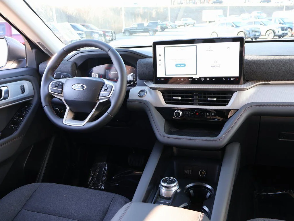 New 2026 Space White Metallic Ford Active image 15