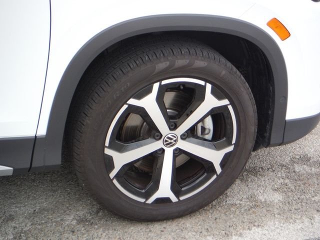 Used 2026 White Volkswagen SE image 4
