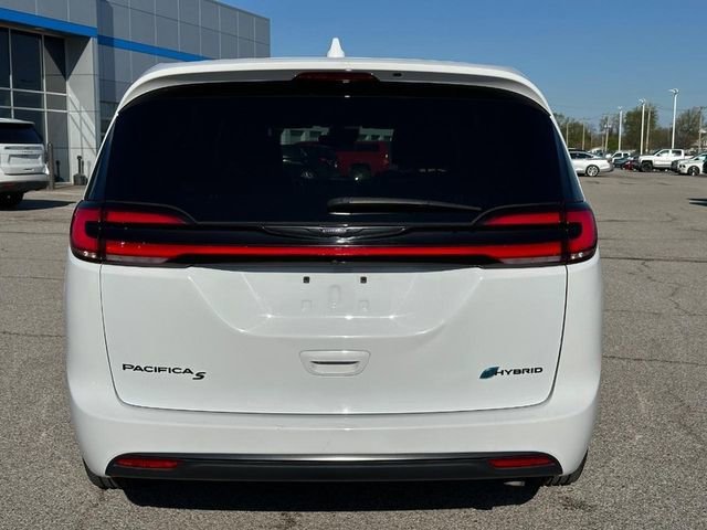 Used 2022 White Chrysler Touring L image 4