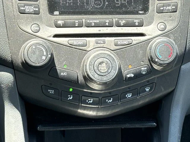 Used 2007 Silver Honda SE image 19