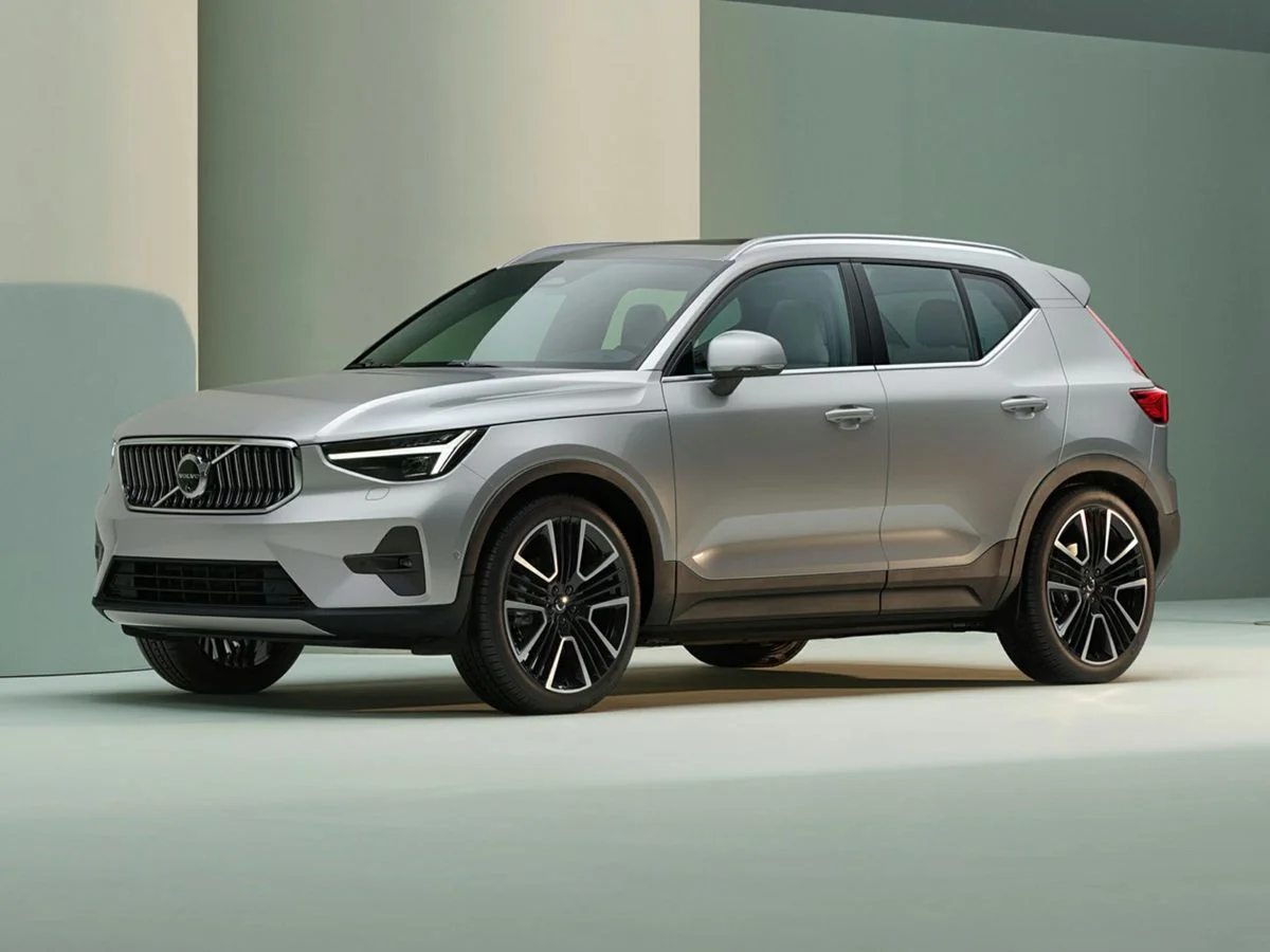 2023 Volvo XC40 B5 Plus Dark AWD's photo