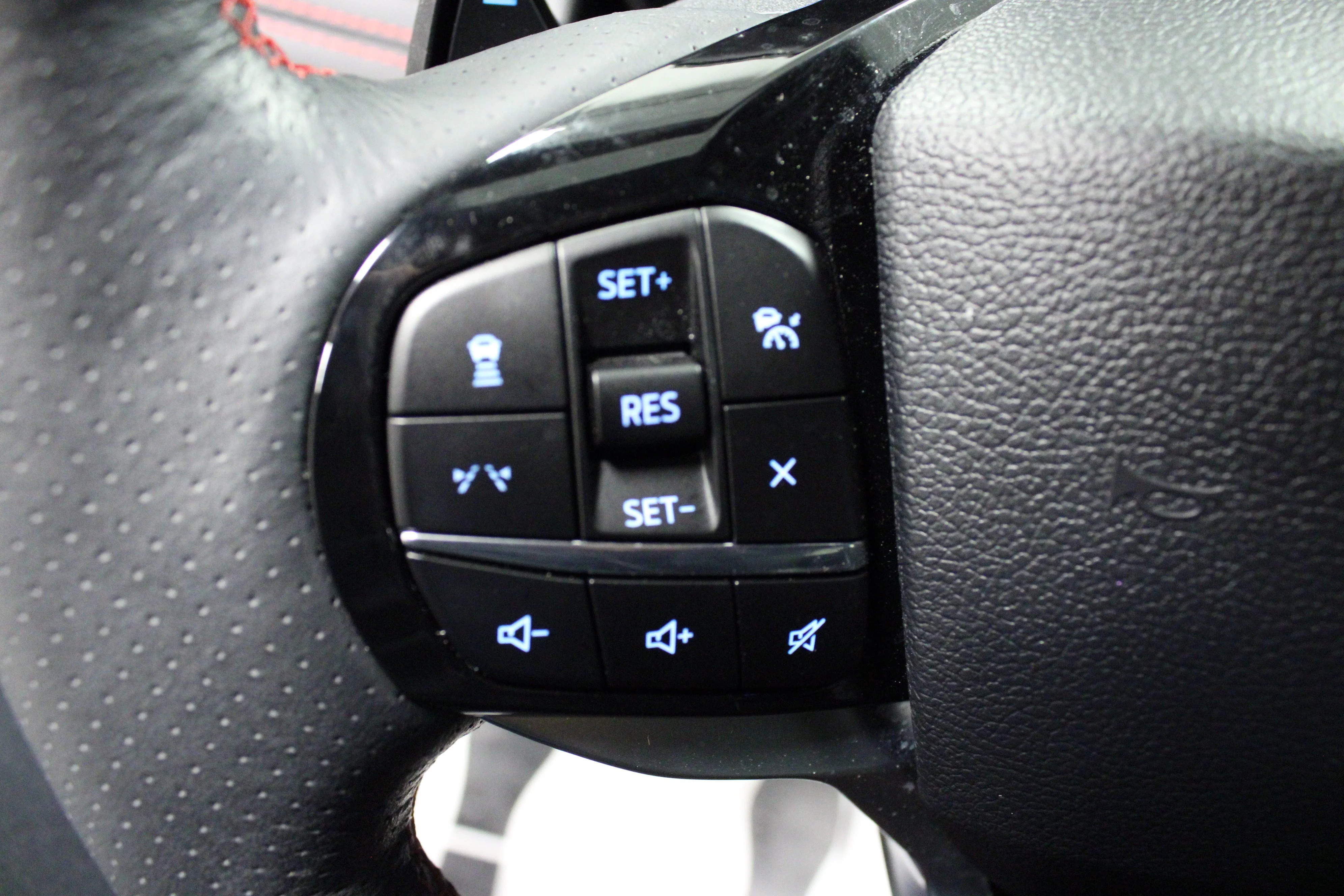 Used 2025 White Metallic Ford ST image 21