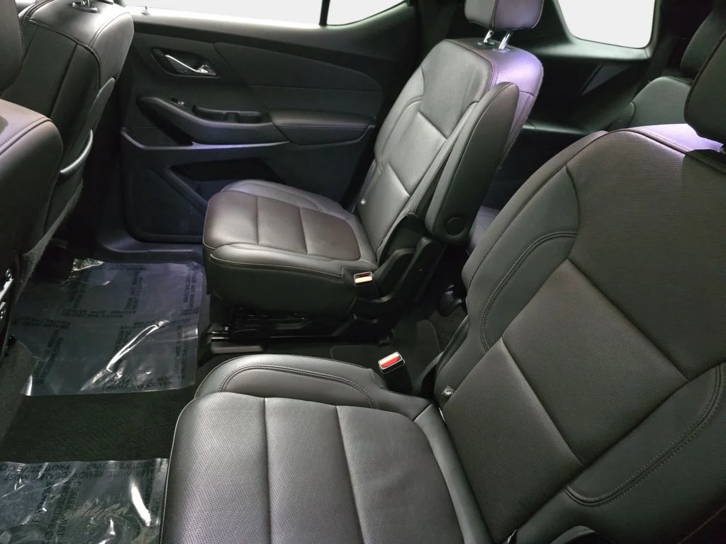 Used 2023 Red Chevrolet High Country image 12