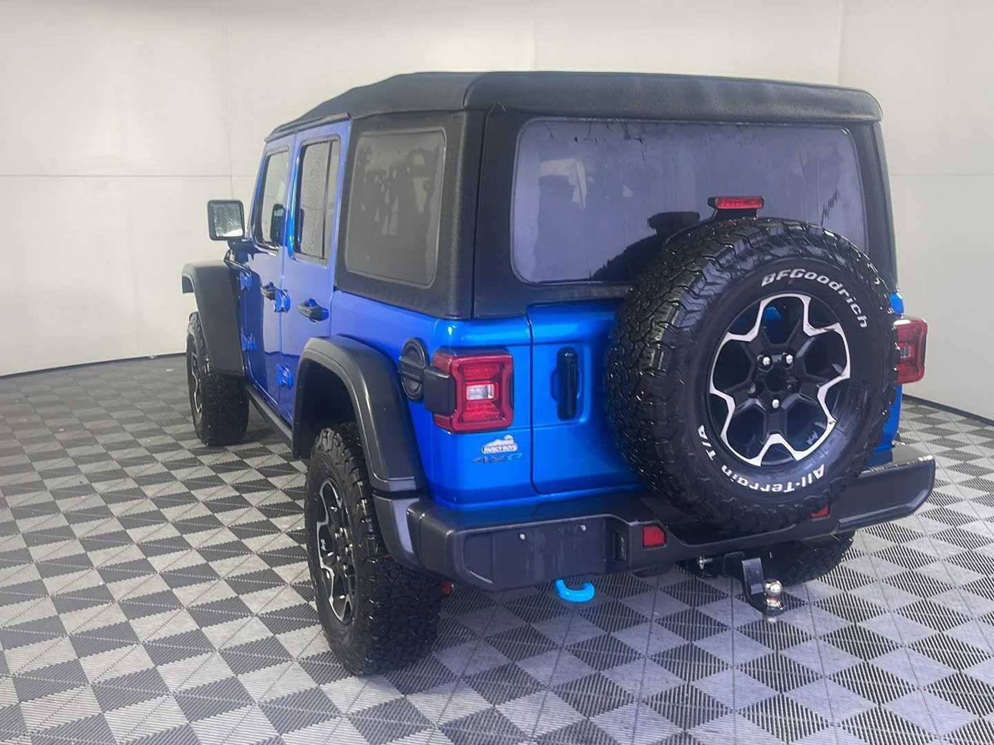 Used 2021 Hydro Blue Pearlcoat Jeep Unlimited Rubicon image 9