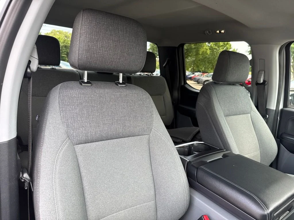 Used 2024 White Ford Flash image 32