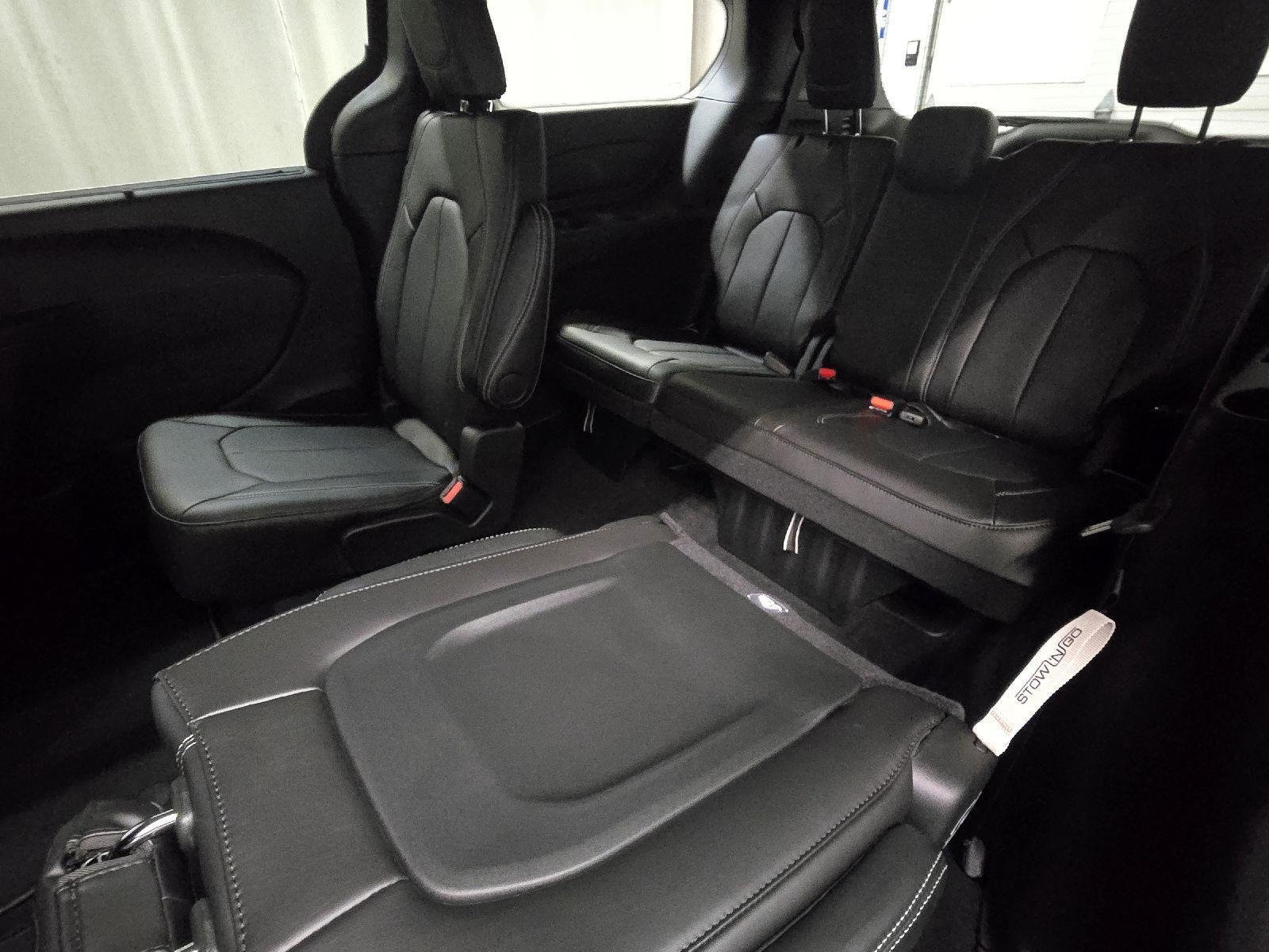 2026 Chrysler Pacifica Select - Photo 40
