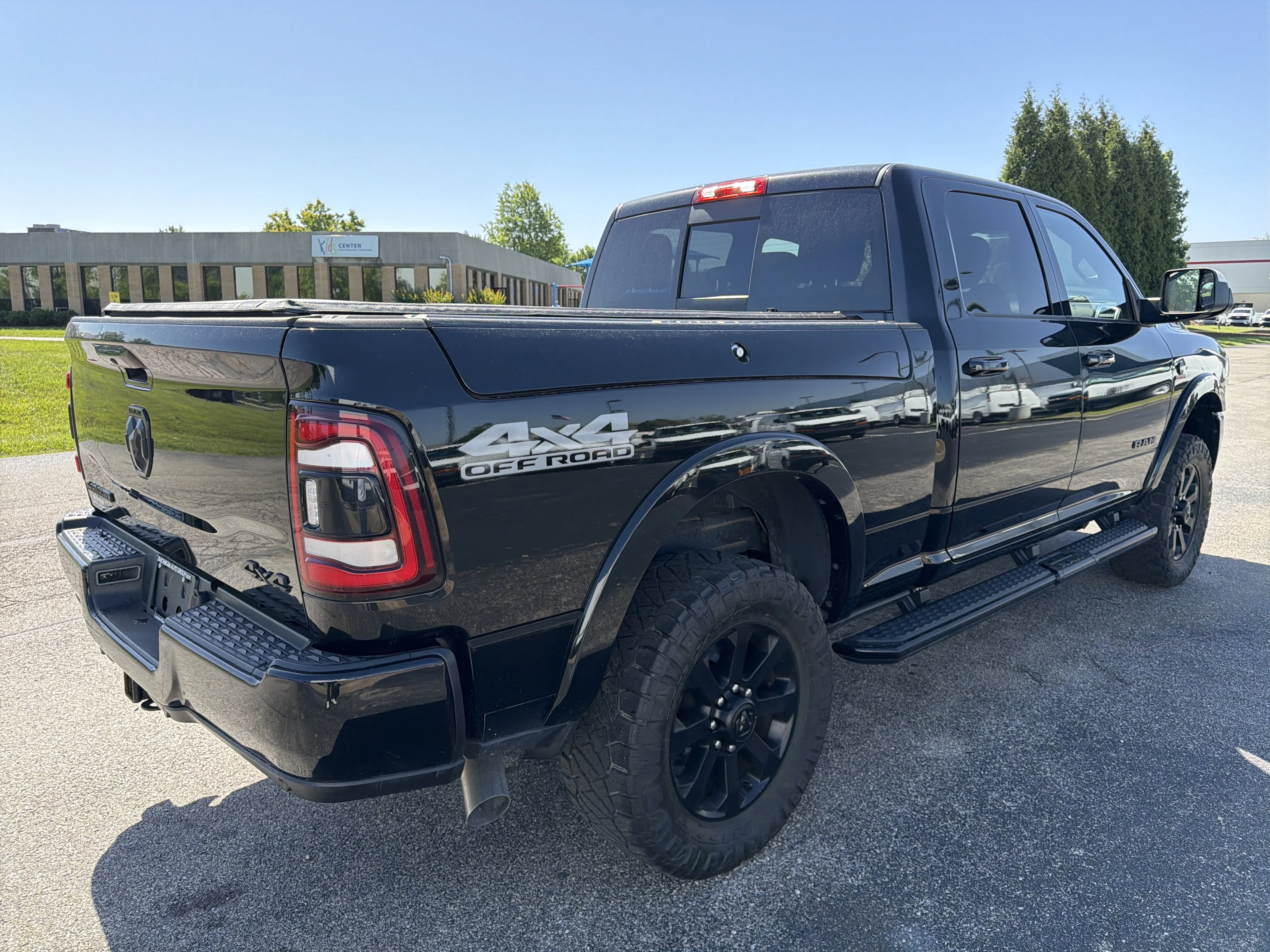 Used 2021 Diamond Black Crystal Pearlcoat Ram Laramie image 7