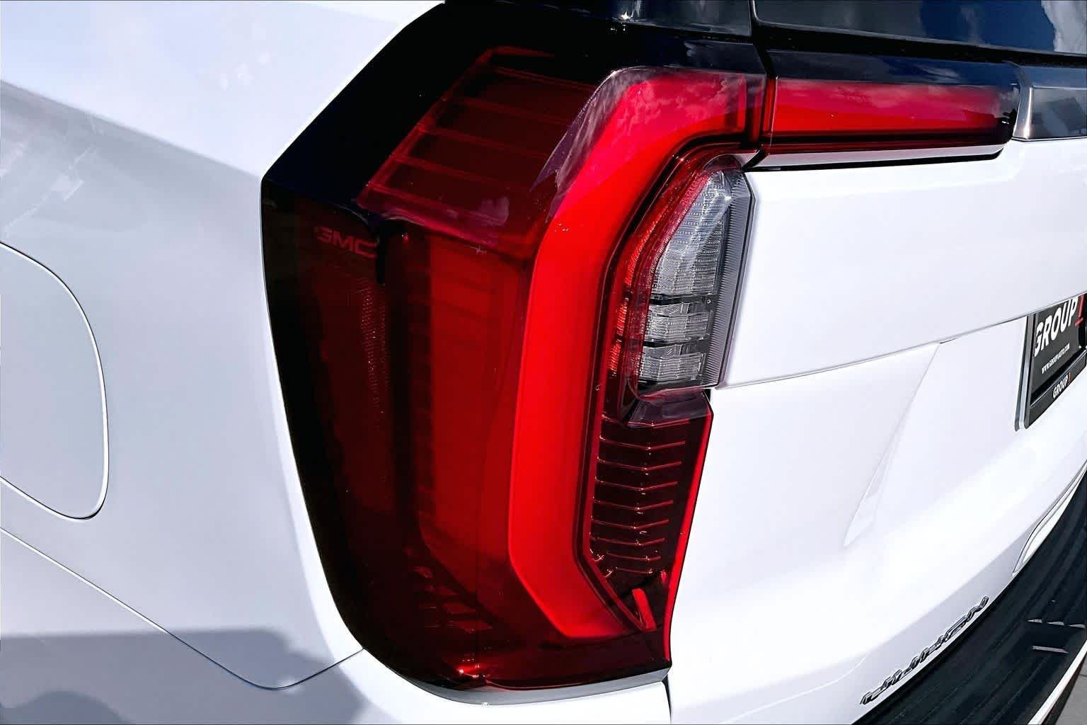 Used 2026 Summit White GMC AT4 Ultimate image 29