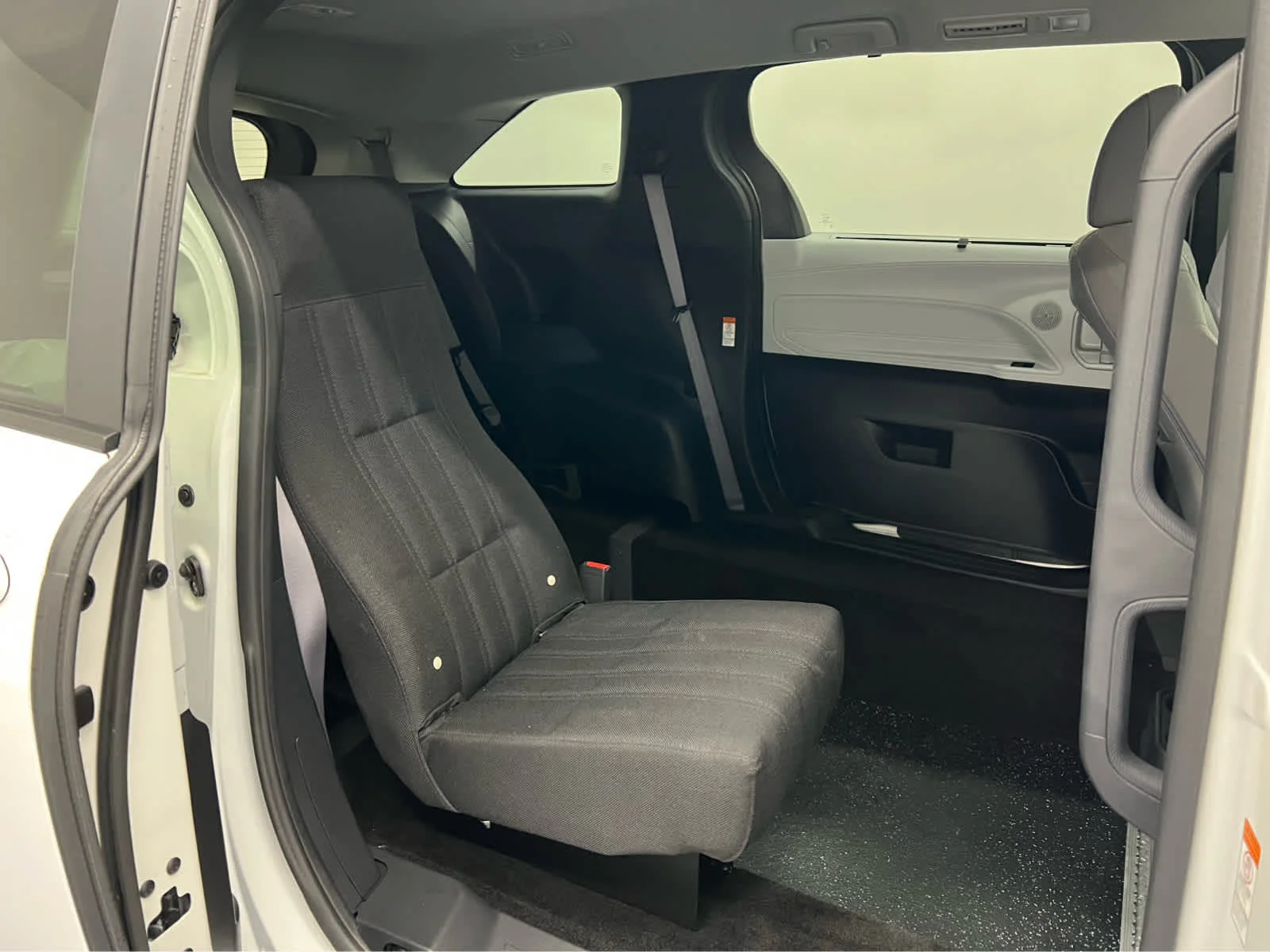Used 2025 Ice Cap Toyota LE image 5