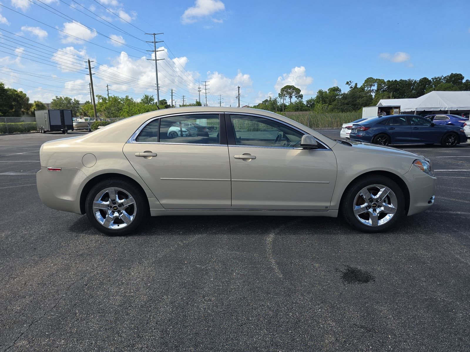 Used 2010 Gold Chevrolet LT image 3