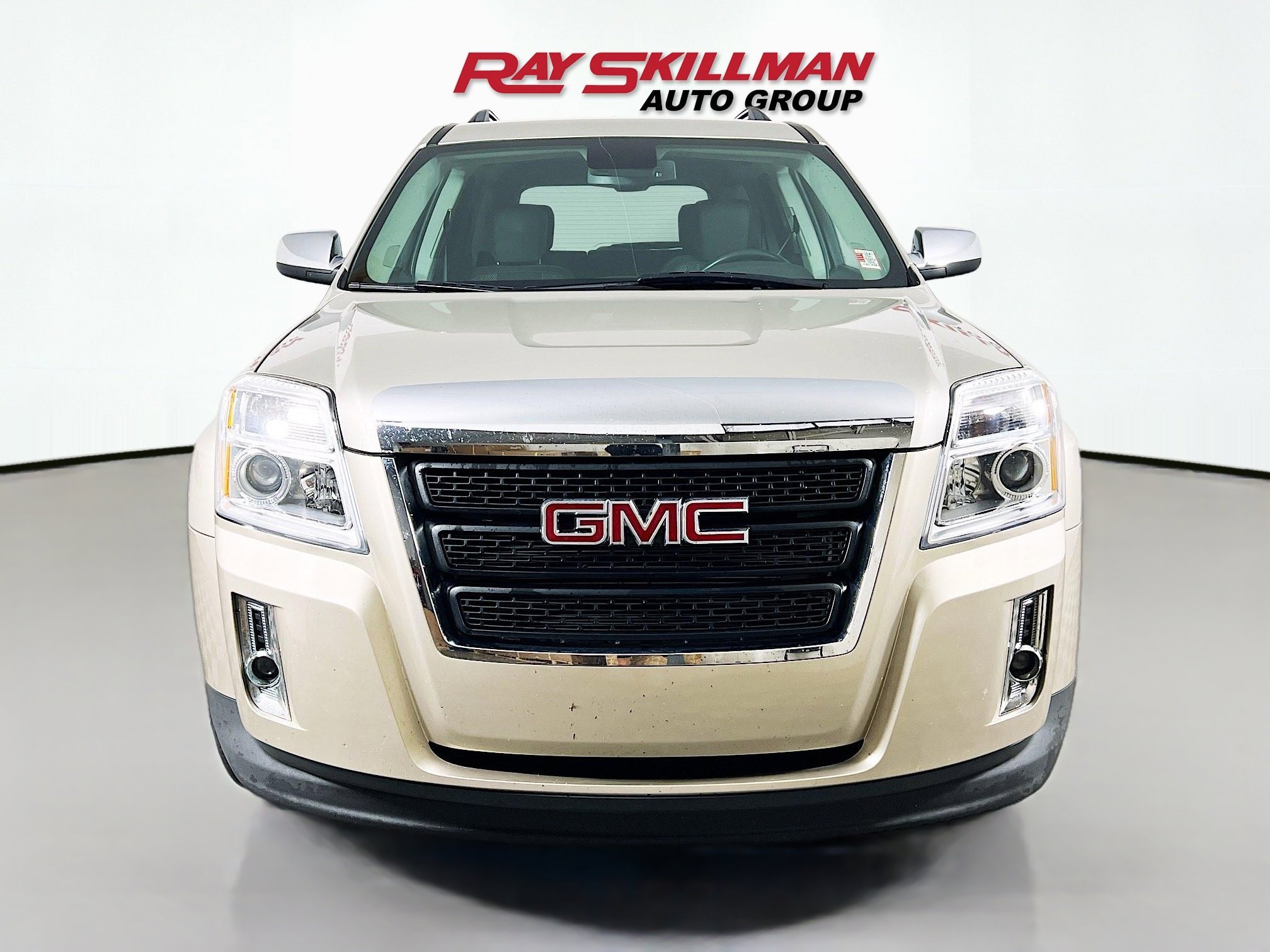 Used 2015 Champagne Silver Metallic GMC SLE image 2