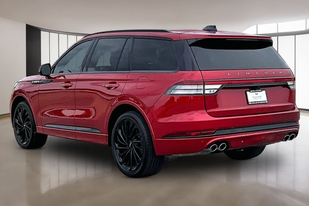 Used 2025 Red Lincoln Reserve image 12