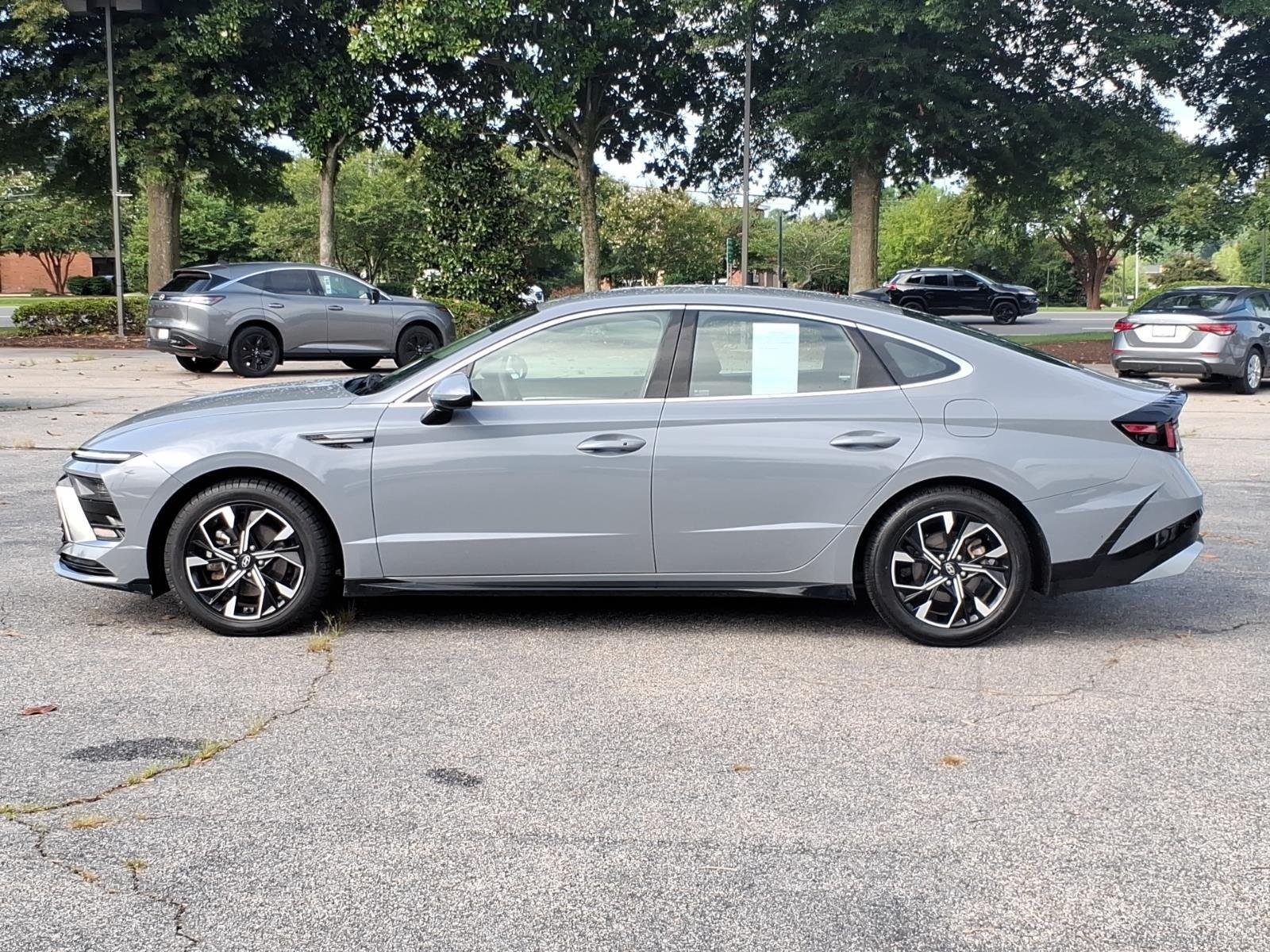 Used 2024 Transmission Blue Hyundai SEL image 3