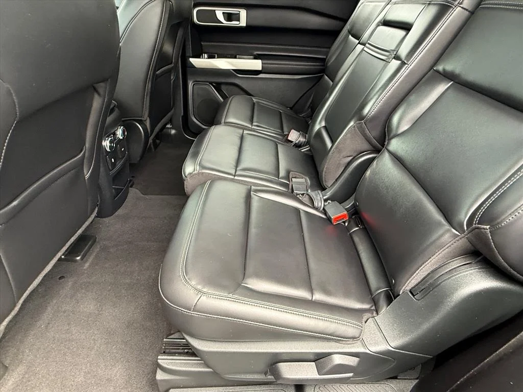 Used 2021 Black Ford XLT image 12