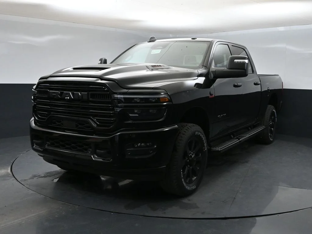 New 2026 Diamond Black Crystal Pearl-Coat Exterior Paint RAM Laramie image 5