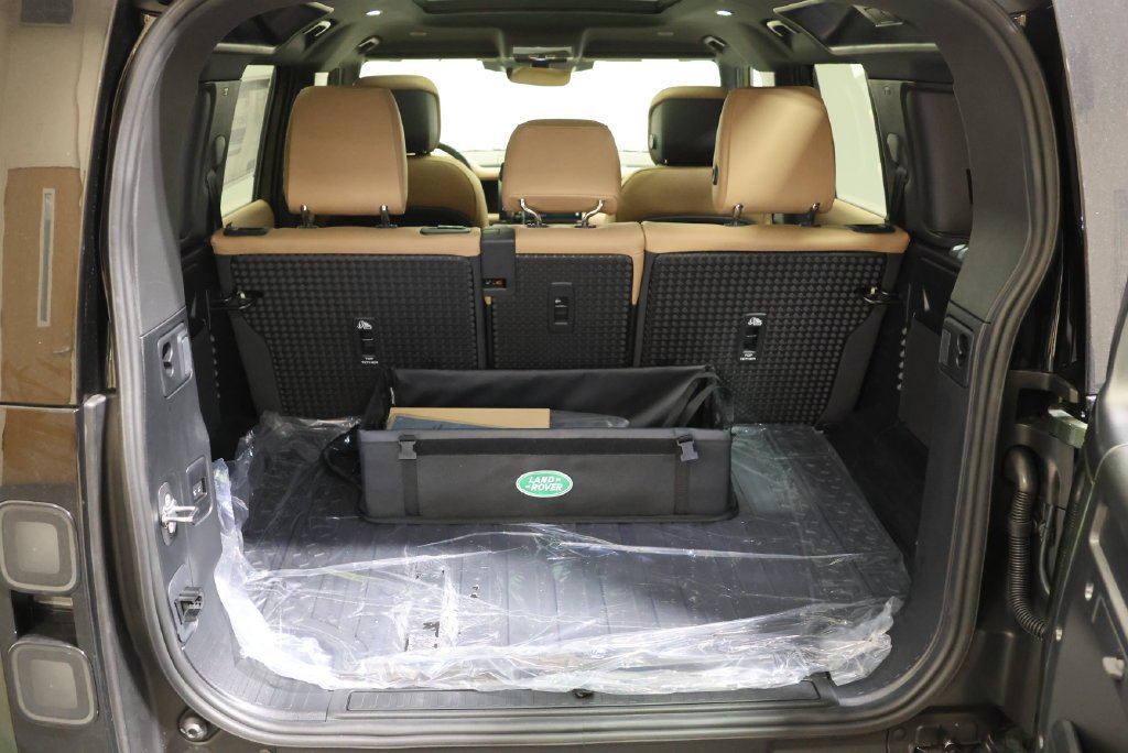 New 2026 Woolstone Green LAND ROVER X-Dynamic SE image 48