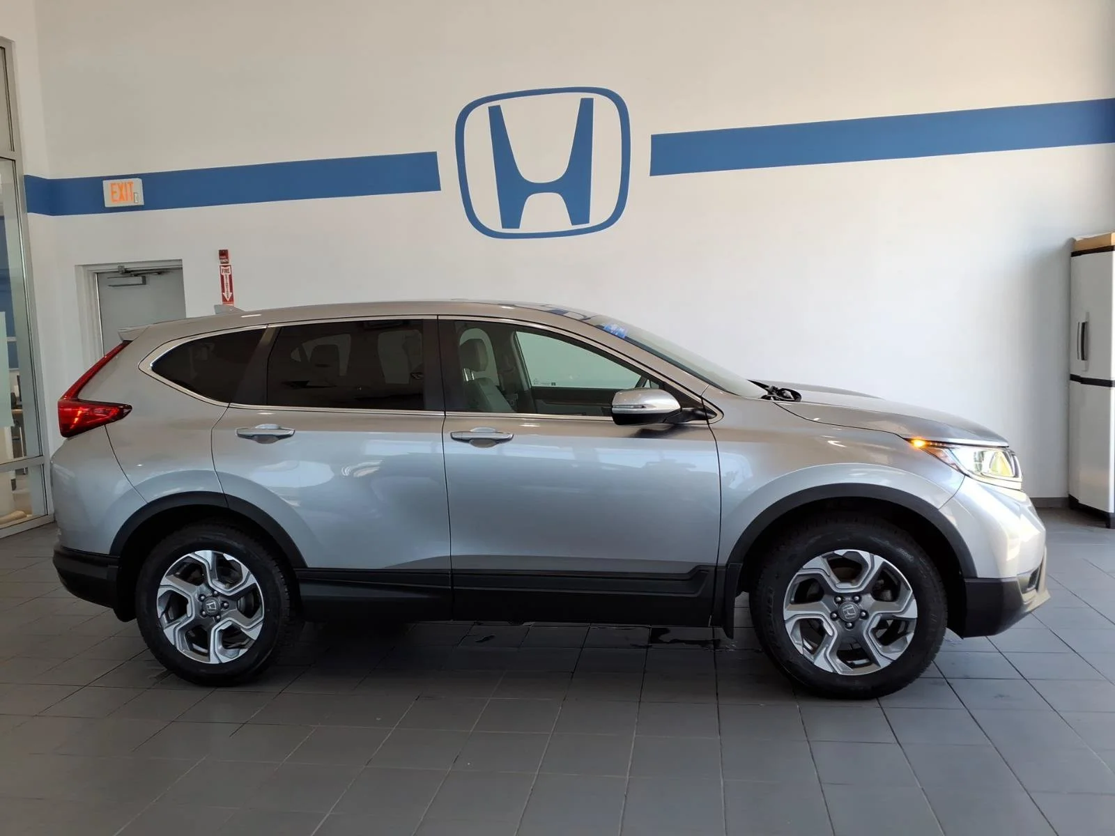 Certified Used 2017 Lunar Silver Metallic Honda EX-L image 4