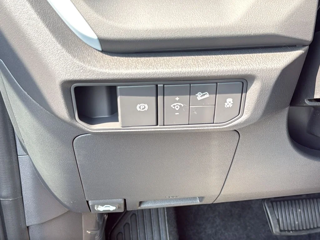 New 2027 White Kia S image 28