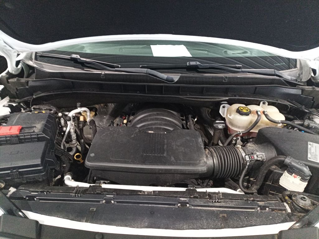 Used 2021 White Chevrolet Z71 image 25