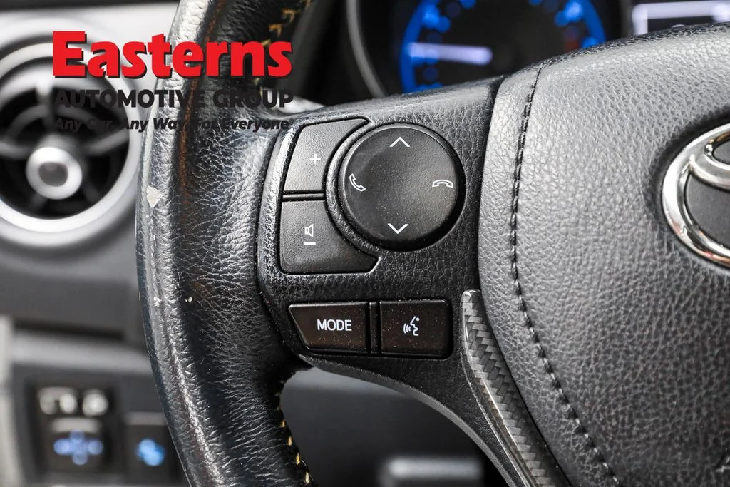 Used 2018 White Toyota Base image 15