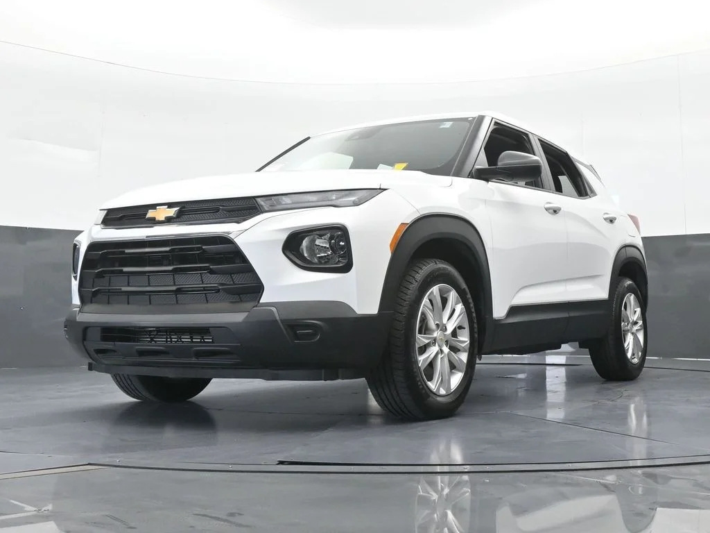 Used 2023 Summit White Chevrolet LS image 49