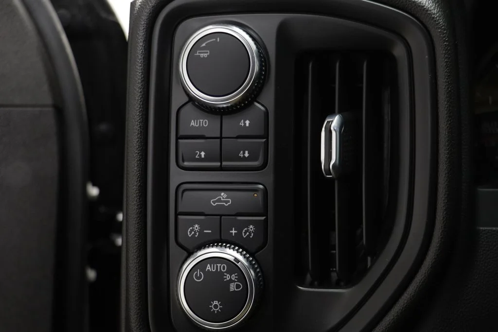 Used 2024 Onyx Black GMC Pro image 7
